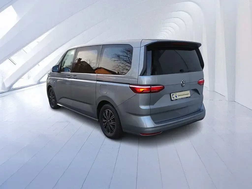 Gebraucht VW Multivan Basis 150 PS (110 kW) 2023 Monosilber (metallic) Van / Kleinbus