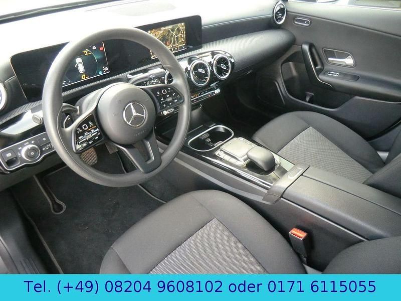 Gebraucht Mercedes CLA200 Shooting Brake 150 PS (110 kW) 2023 Grau Kombi