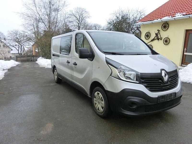 Silber Gebraucht 2018 Renault Trafic Van / Kleinbus | 5.900 € (Superpreis) - Bild 1/4