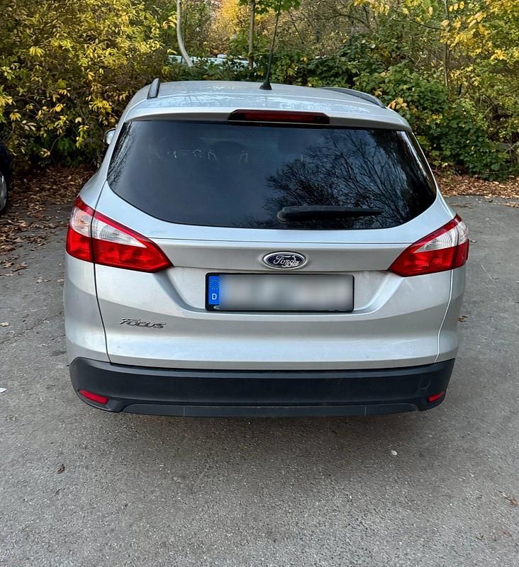 Gebraucht Ford Focus Trend 95 PS (69 kW) 2012 Silber Kombi