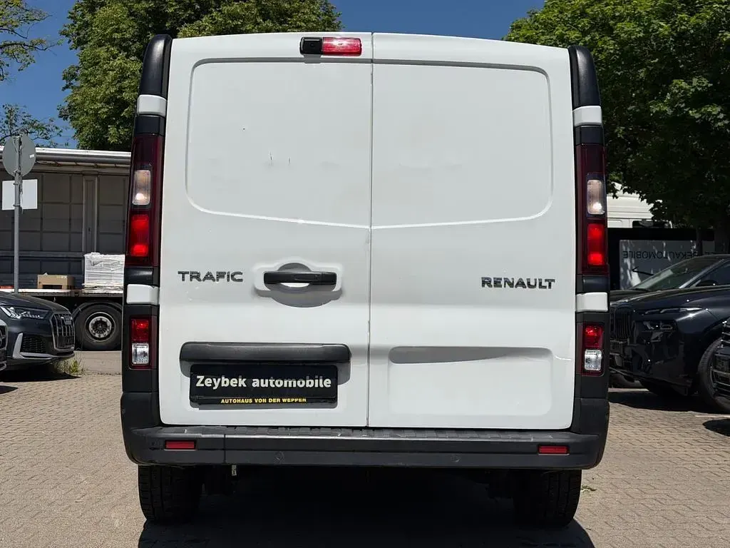 Gebraucht Renault Trafic Komfort 131 PS (96 kW) 2022 Weiß Van / Kleinbus