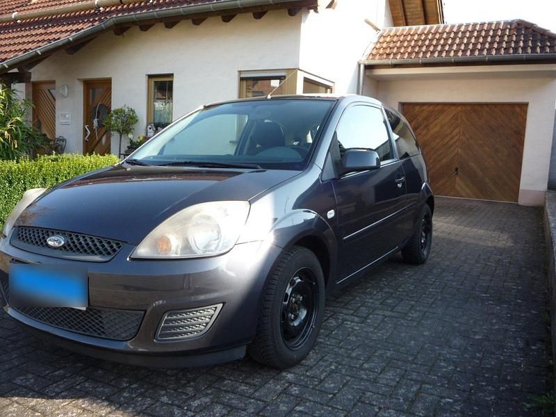 Gebraucht Ford Fiesta Ambiente 60 PS (44 kW) 2008 Grau Kleinwagen