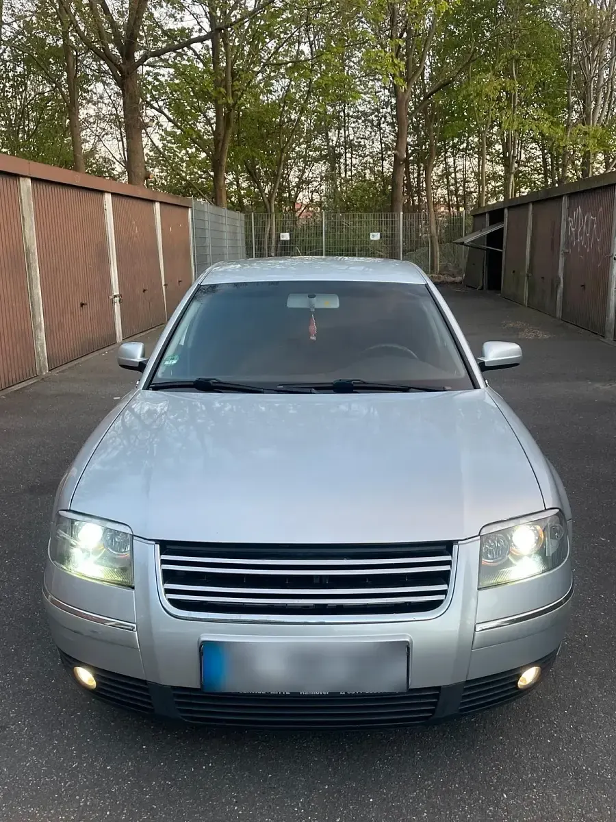 Usata VW Passat 105 CV (77 kW) 2003 Argento Berlina