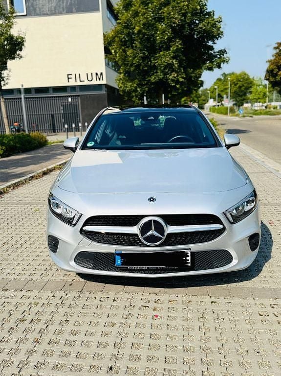 Silber Gebraucht 2018 Mercedes A200 Progressive Limousine | 21.400 € (Fairer Preis) - Bild 1/4