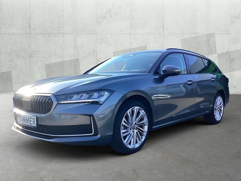 Neu Skoda Superb Selection 150 PS (110 kW) 2026 Grau Kombi