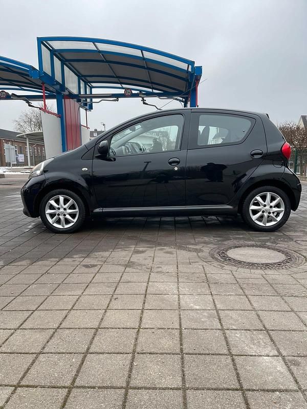 Gebraucht Toyota Aygo 68 PS (50 kW) 2007 Schwarz Kleinwagen