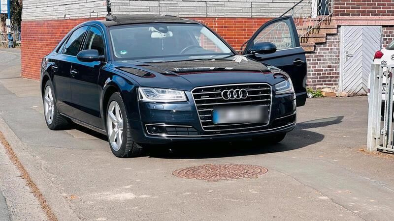Blau Gebraucht 2014 Audi A8 Comfort Limousine | 19.950 € (Fairer Preis) - Bild 1/4
