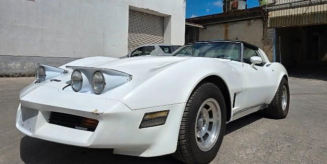 Weiß Gebraucht 1981 Chevrolet Corvette Stingray | 14.900 € - Bild 1/4
