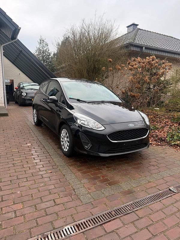 Gebraucht Ford Fiesta Cool & Connect 80 PS (58 kW) 2017 Schwarz Kleinwagen