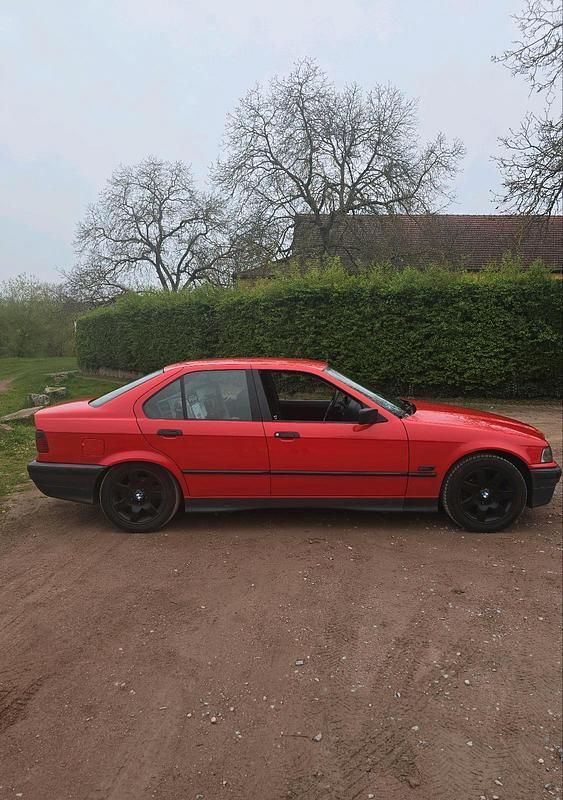 Second-hand BMW 318 90 CP (66 kW) 1995 Roșu Berlinǎ