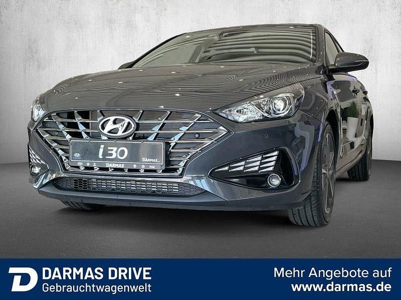 Grau Gebraucht 2023 Hyundai i30 Trend Limousine | 16.490 € (Guter Preis) - Bild 1/2