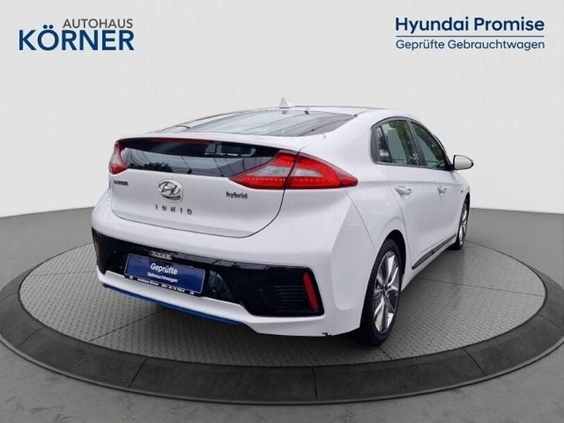 Gebraucht Hyundai Ioniq Premium 141 PS (103 kW) 2016 Weiss Kleinwagen