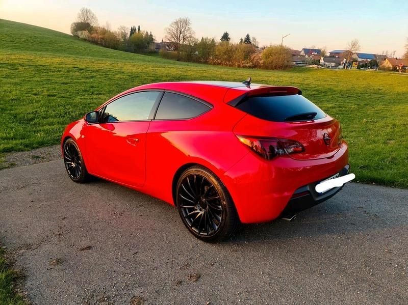 Gebraucht Opel Astra GTC 165 PS (121 kW) 2012 Rot Limousine