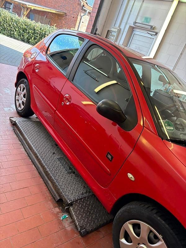 Gebraucht Peugeot 206 75 PS (55 kW) 2008 Rot Kleinwagen