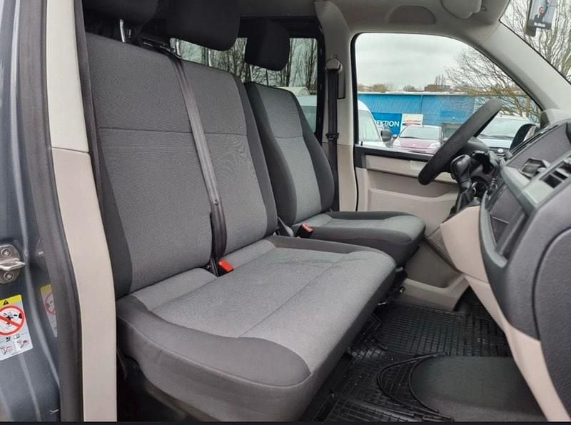 Gebraucht VW Transporter 150 PS (110 kW) 2018 Grau Van