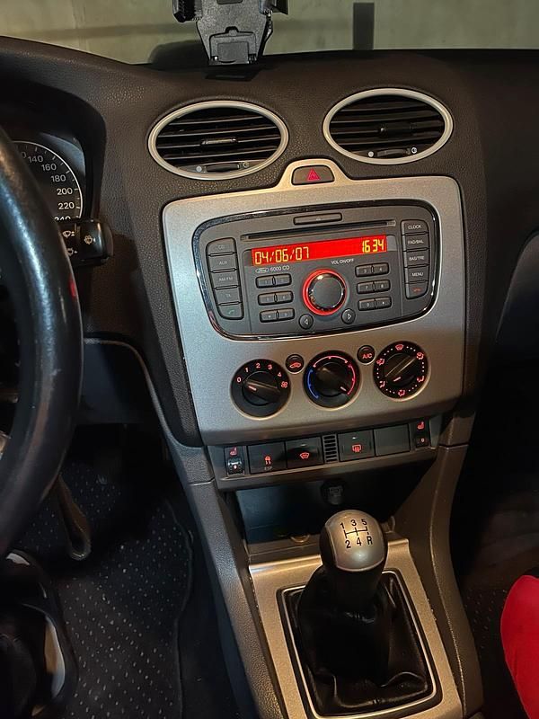 Gebraucht Ford Focus 115 PS (84 kW) 2007 Schwarz Kombi