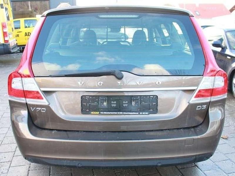 Gebraucht Volvo V70 Momentum 163 PS (119 kW) 2015 Braun Kombi
