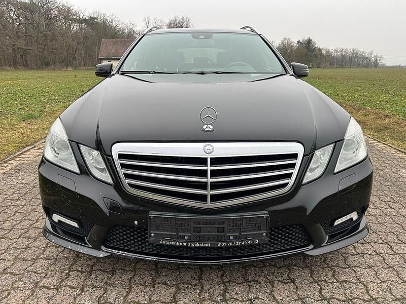 Gebraucht Mercedes E350 AMG line 265 PS (194 kW) 2011 Schwarz Limousine