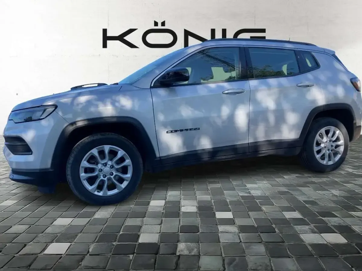 Gebraucht Jeep Compass Longitude 150 PS (110 kW) 2021 Glacier silver metallic SUV