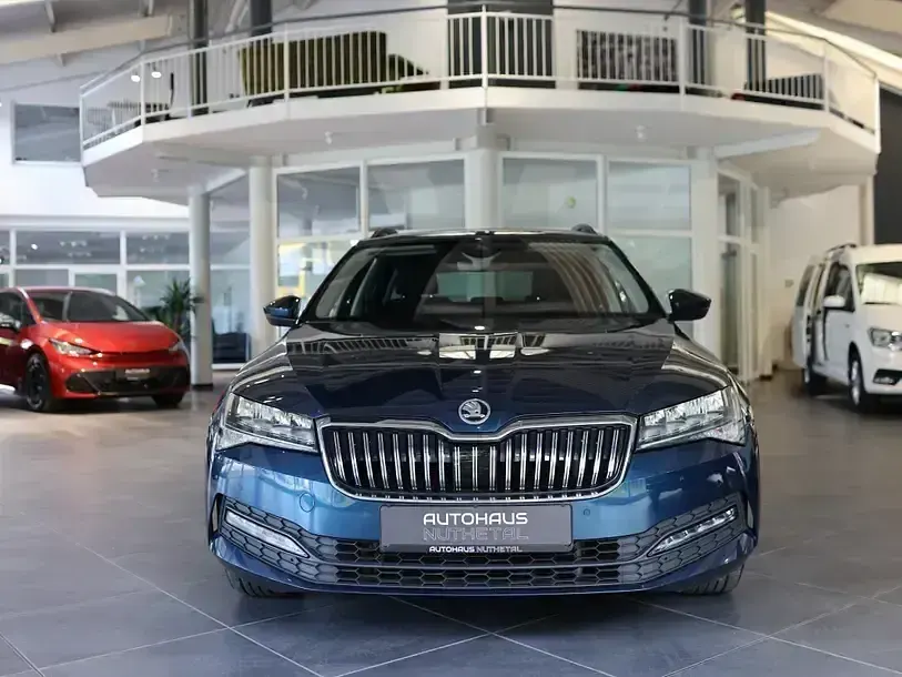 Gebraucht Skoda Superb Ambition 150 PS (110 kW) 2022 Lavablau Kombi