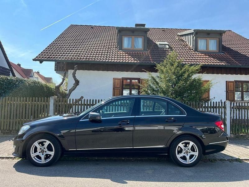 Second-hand Mercedes C180 Elegance 156 CP (114 kW) 2012 Negru Berlinǎ