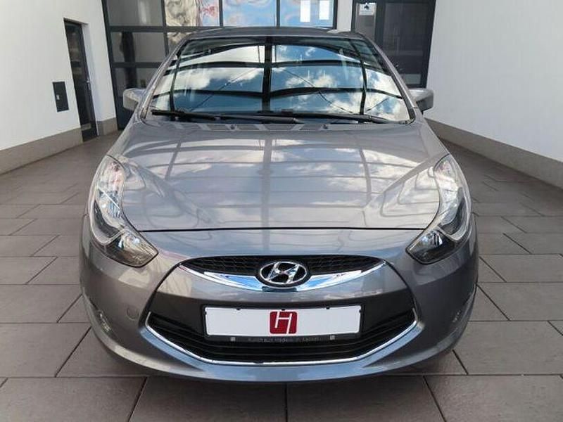Gebraucht Hyundai ix20 125 PS (91 kW) 2015 Grau Kleinwagen