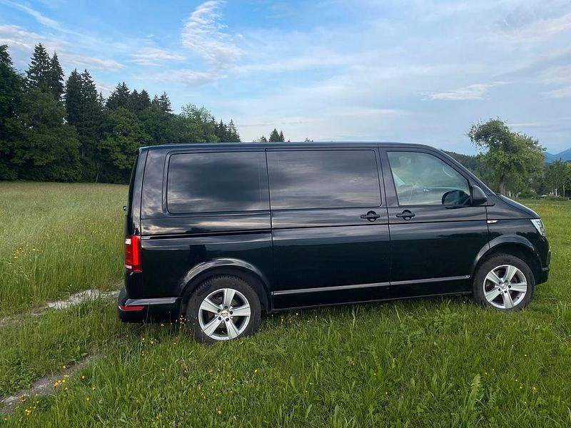 Second-hand VW Multivan Trendline 150 CP (110 kW) 2018 Negru Monovolum