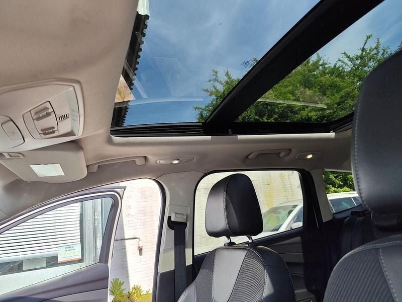 Weiß Gebraucht 2015 Ford Kuga Individual SUV | 10.999 € (Guter Preis) - Bild 1/4