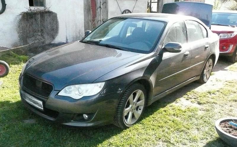 Grau Gebraucht 2009 Subaru Legacy Limousine | 3.500 € (Etwas zu teuer) - Bild 1/4