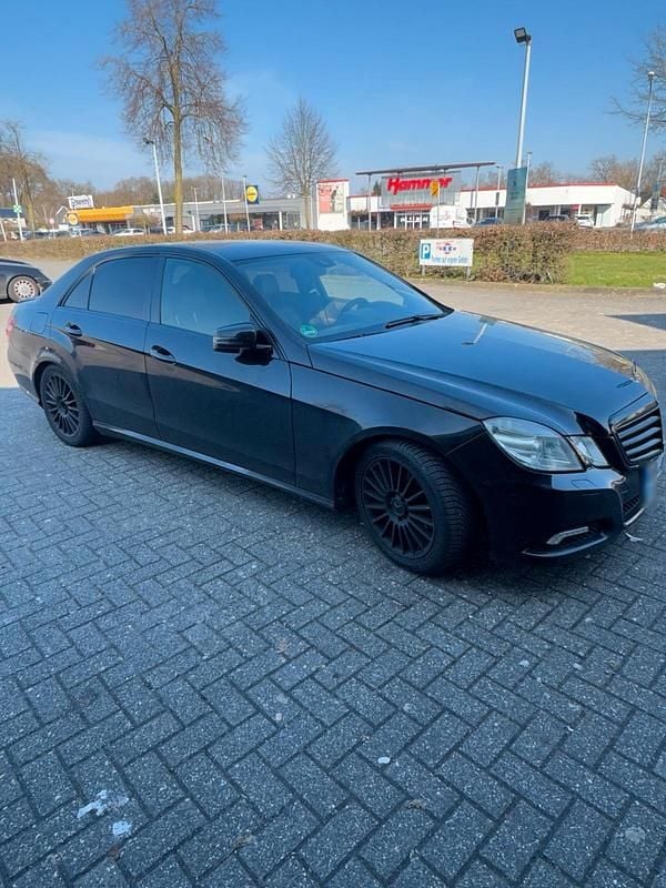 Gebraucht Mercedes E220 170 PS (125 kW) 2010 Schwarz Limousine