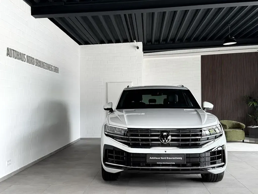 Gebraucht VW Touareg 340 PS (250 kW) 2024 Pure white SUV
