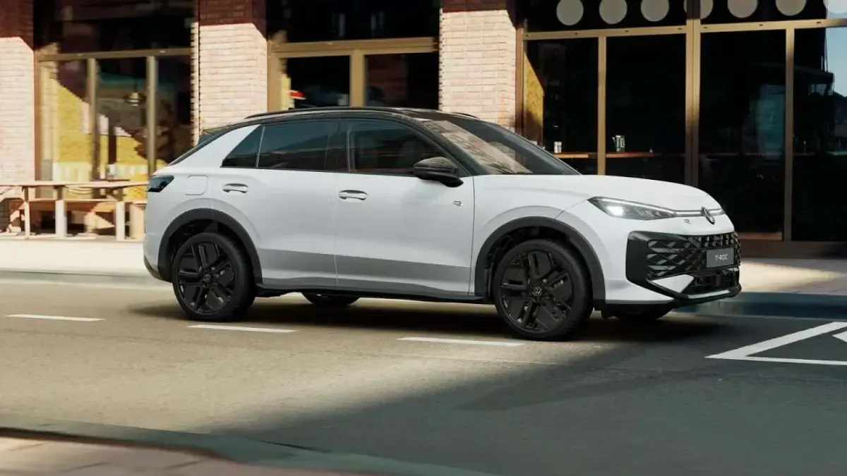 Neu VW T-Roc R-line 150 PS (110 kW) 2026 Pure white uni schwarz (weiß) SUV