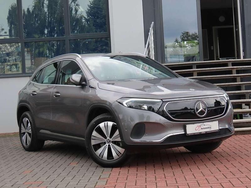Grau Gebraucht 2022 Mercedes EQA250 SUV | 26.900 € (Fairer Preis) - Bild 1/3