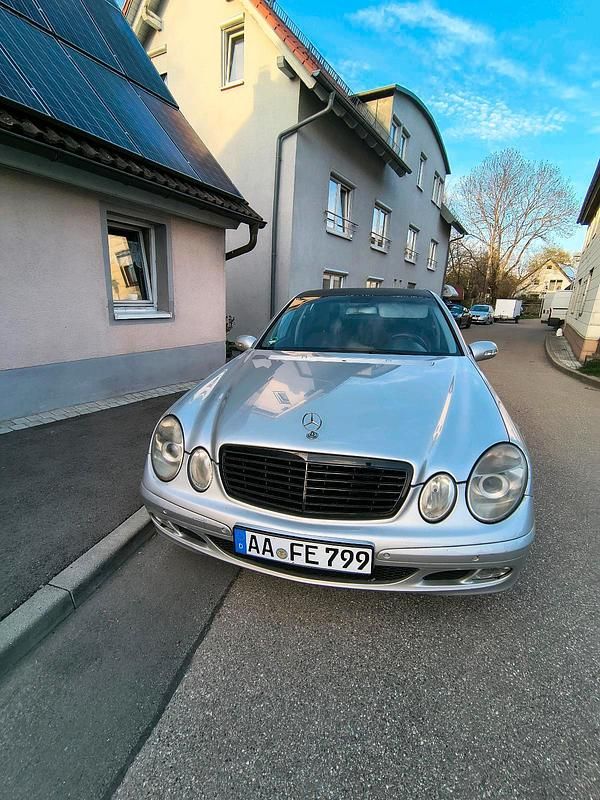 Second-hand Mercedes E220 177 CP (130 kW) 2006 Maro Hatchback