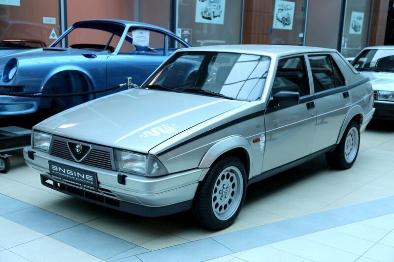 Silber Gebraucht 1986 Alfa Romeo 75 Limousine | 17.900 € - Bild 1/4