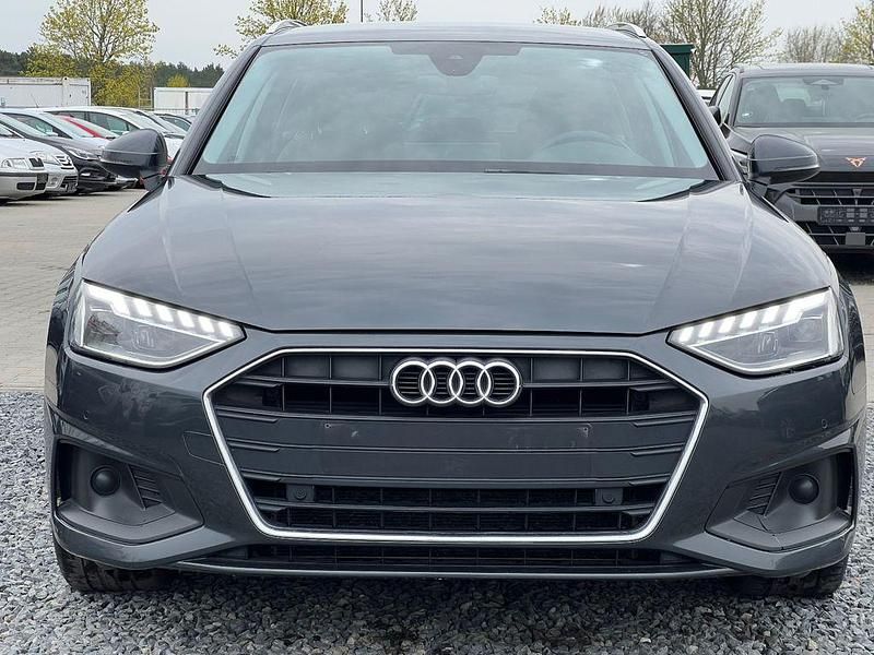 Używany Audi A4 Basis 163 KM (119 kW) 2022 Szary Kombi