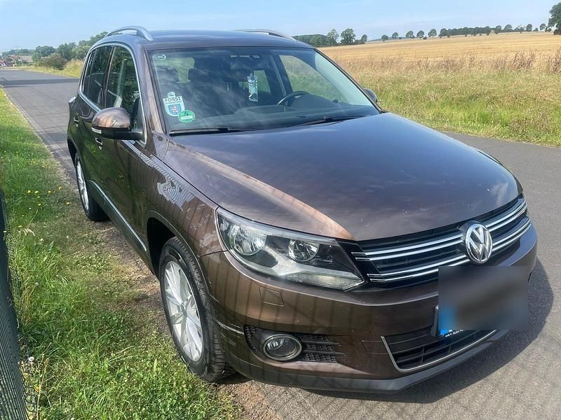 Braun Gebraucht 2012 VW Tiguan Sportline SUV | 7.950 € (Superpreis) - Bild 1/4