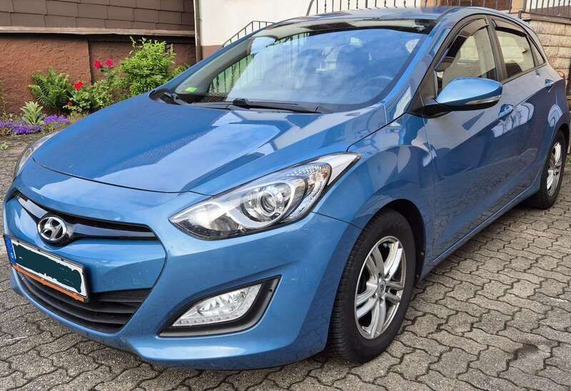 Gebraucht 2012 Hyundai i30 Style Limousine | 6.900 € - Bild 1/4