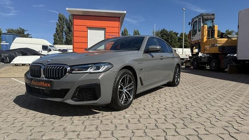 Berninagrau bernsteineffekt me Gebraucht 2022 BMW 530e M Sport Limousine | 45.900 € (Teuer) - Bild 1/4