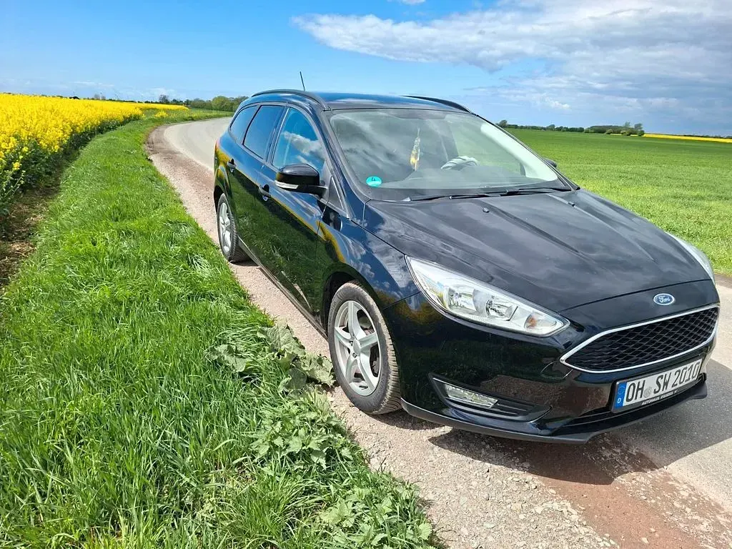 Gebraucht Ford Focus Cool & Connect 101 PS (74 kW) 2018 Schwarz Limousine