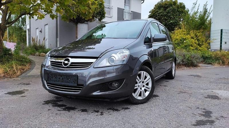 Grau Gebraucht 2011 Opel Zafira Innovation Van / Kleinbus | 4.300 € (Guter Preis) - Bild 1/4