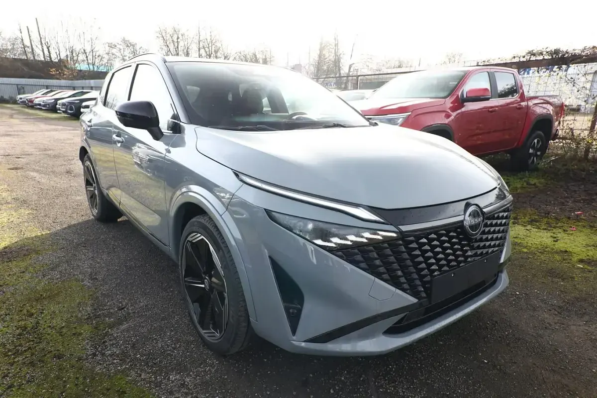 Neu Nissan Qashqai S 158 PS (116 kW) 2025 Ceramic grey / dach: sch... SUV
