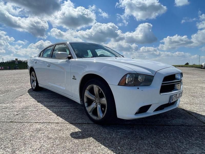 Gebraucht Dodge Charger 373 PS (274 kW) 2013 Weiß Limousine