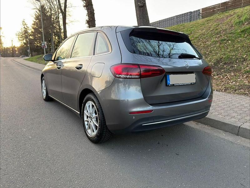 Gebraucht Mercedes B200 150 PS (110 kW) 2020 Grau Van / Kleinbus