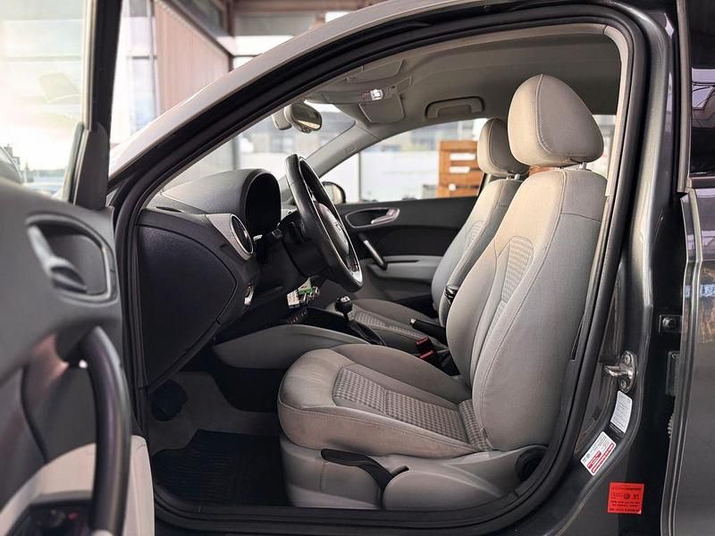 Gebraucht Audi A1 Sportback Attraction 122 PS (89 kW) 2012 Grau Kleinwagen