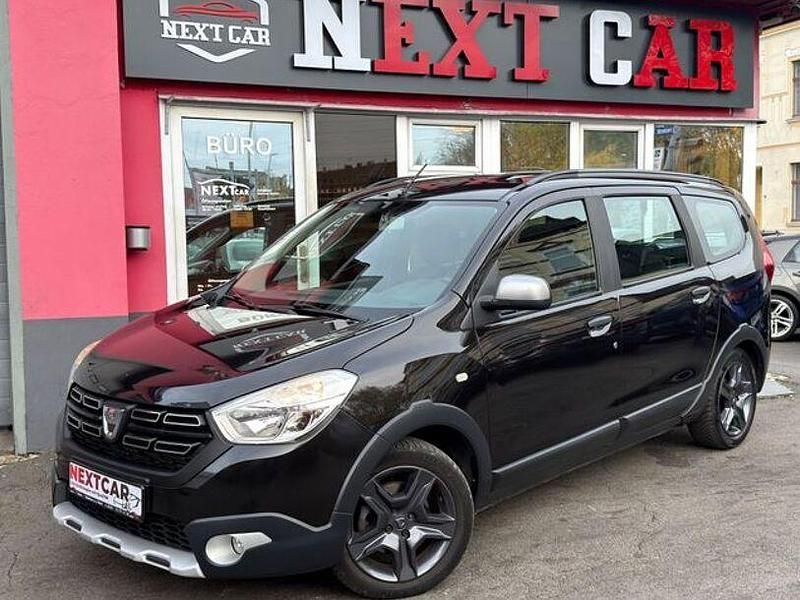 Perlmuttschwarz Gebraucht 2017 Dacia Lodgy Celebration Van / Kleinbus | 10.990 € (Fairer Preis) - Bild 1/4