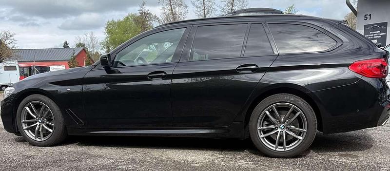 Gebraucht BMW 520 M Sport 190 PS (139 kW) 2019 Black sapphire metallic Kombi