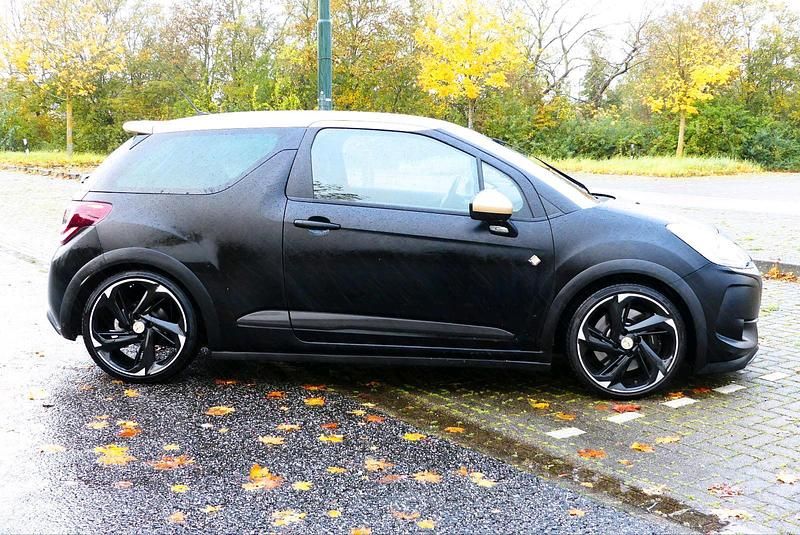 Schwarz Gebraucht 2017 DS Automobiles DS3 Performance Kleinwagen | 9.999 € (Fairer Preis) - Bild 1/4