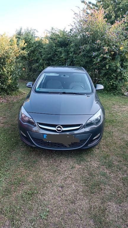 Grau Gebraucht 2013 Opel Astra Edition Limousine | 5.000 € (Fairer Preis) - Bild 1/4