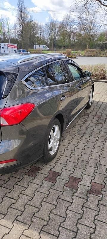 Gebraucht Ford Focus Vignale 120 PS (88 kW) 2020 Grau Kombi